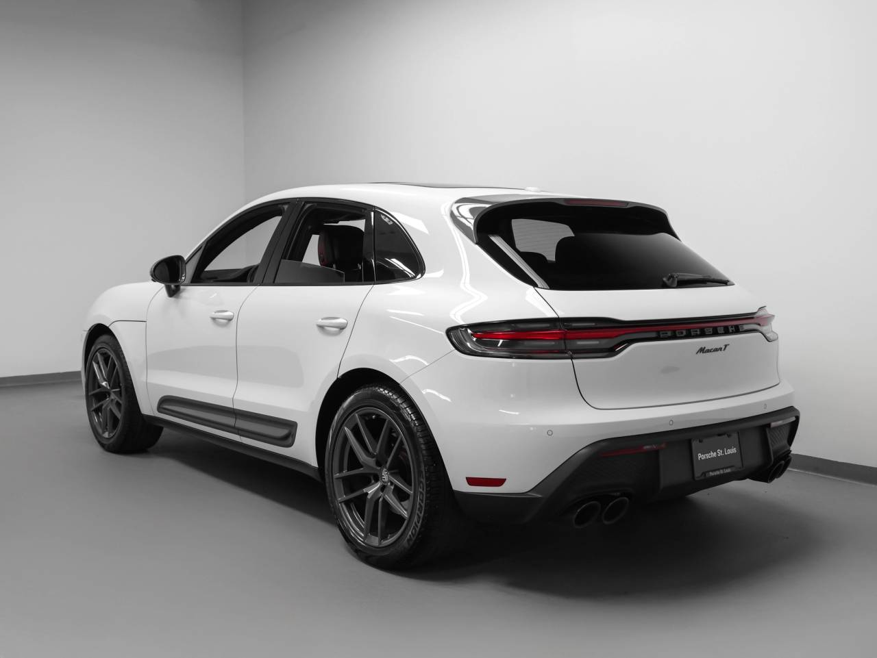 2024 Porsche Macan Macan T (MY24)