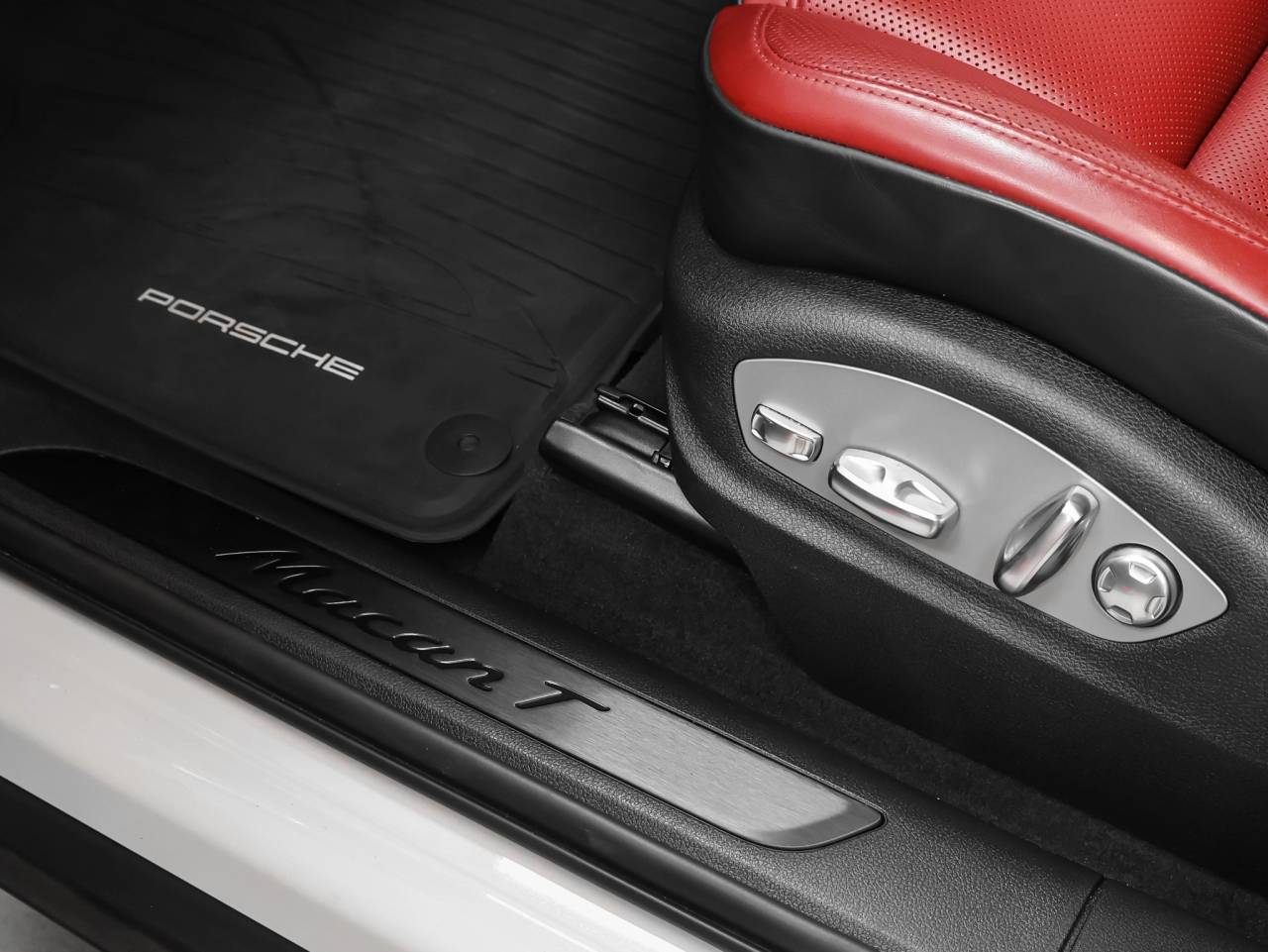 2024 Porsche Macan Macan T (MY24)