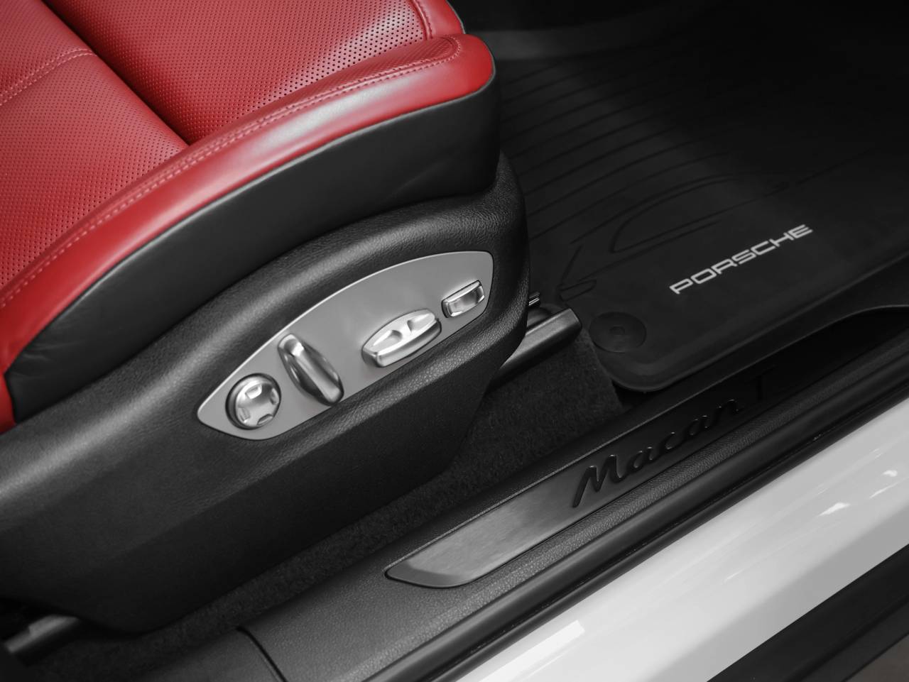 2024 Porsche Macan Macan T (MY24)