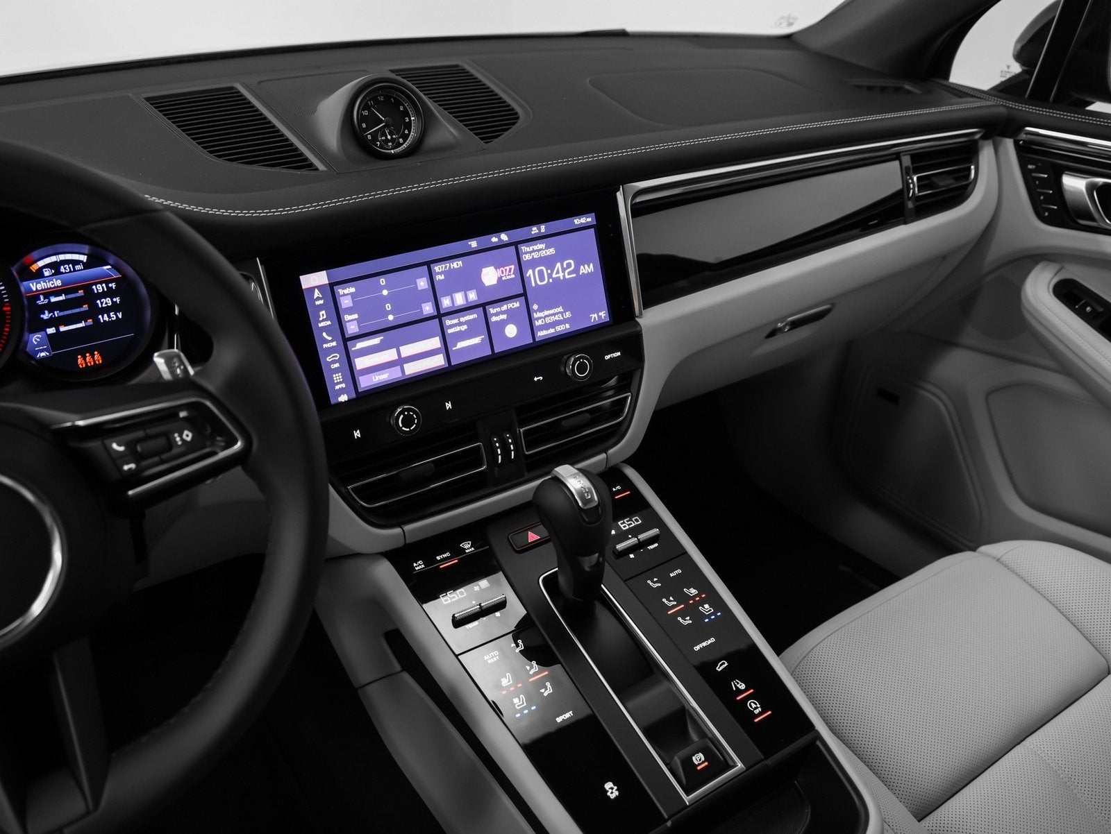 2025 Porsche Macan Base