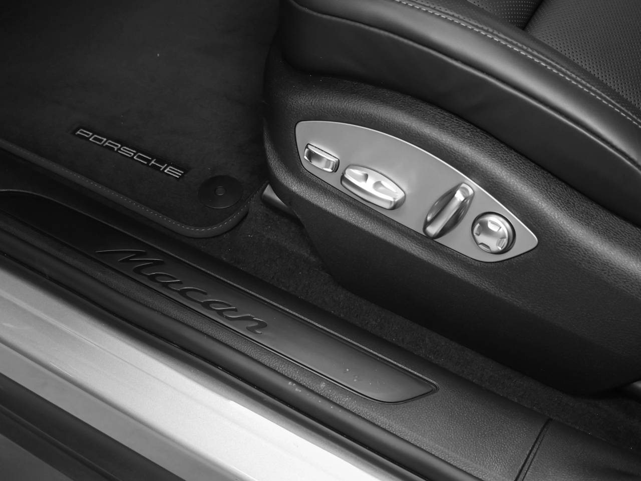 2026 Porsche Macan Base