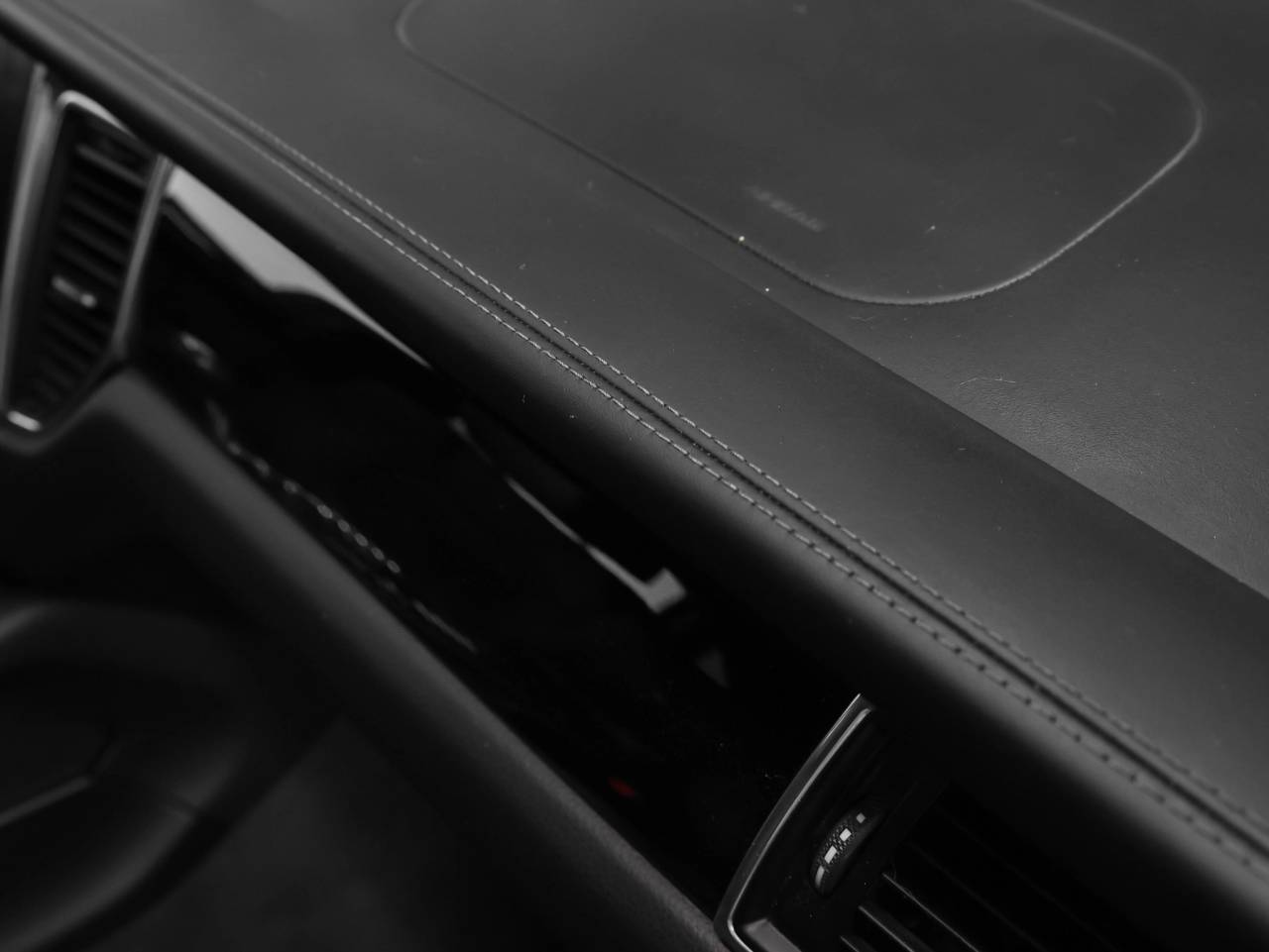 2018 Porsche Macan Macan Sport Edition