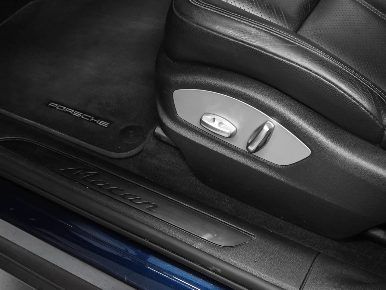 2018 Porsche Macan Macan Sport Edition