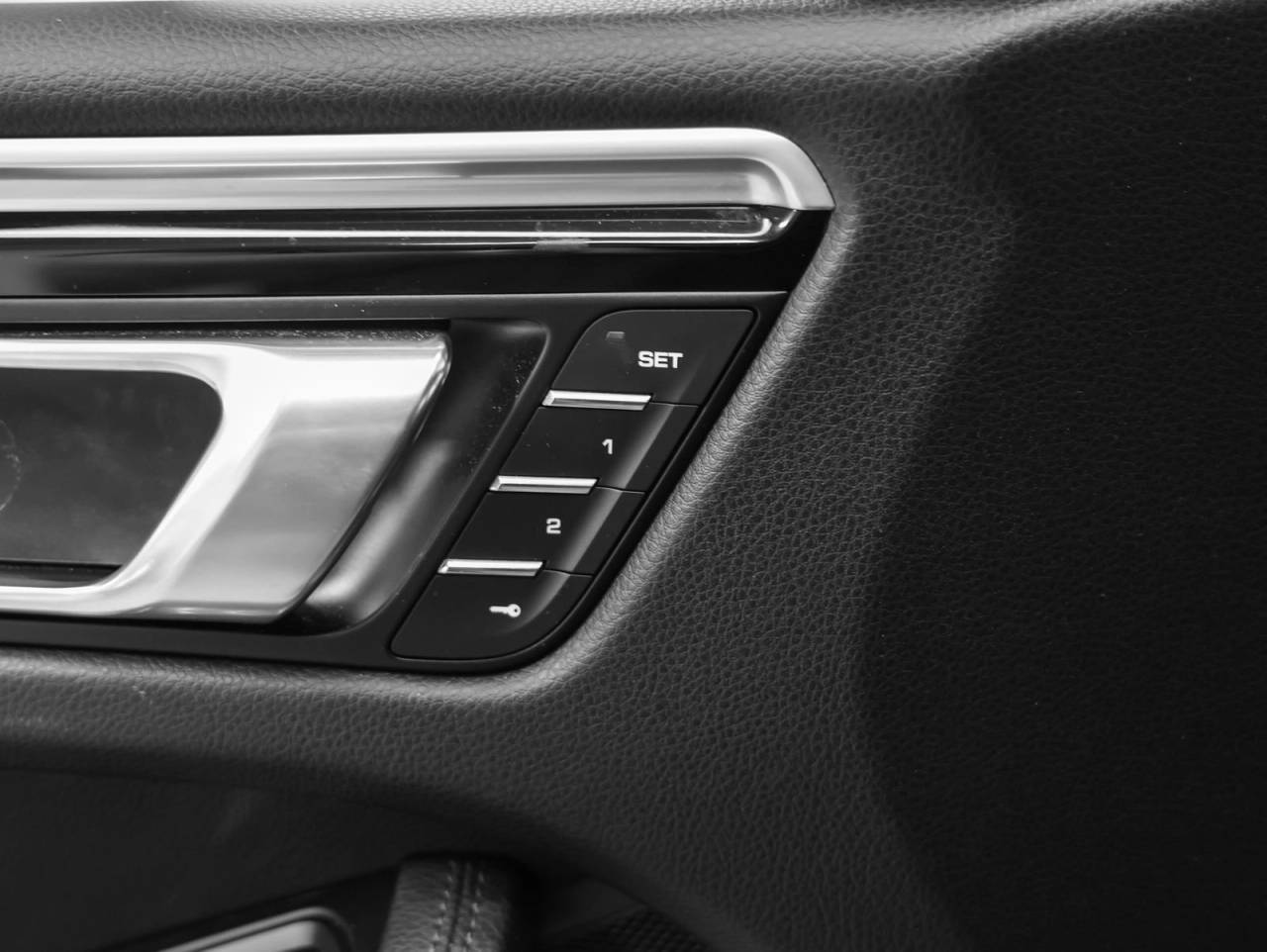 2021 Porsche Macan Macan