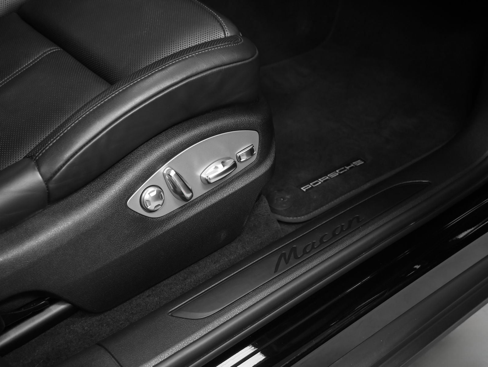 2023 Porsche Macan Base