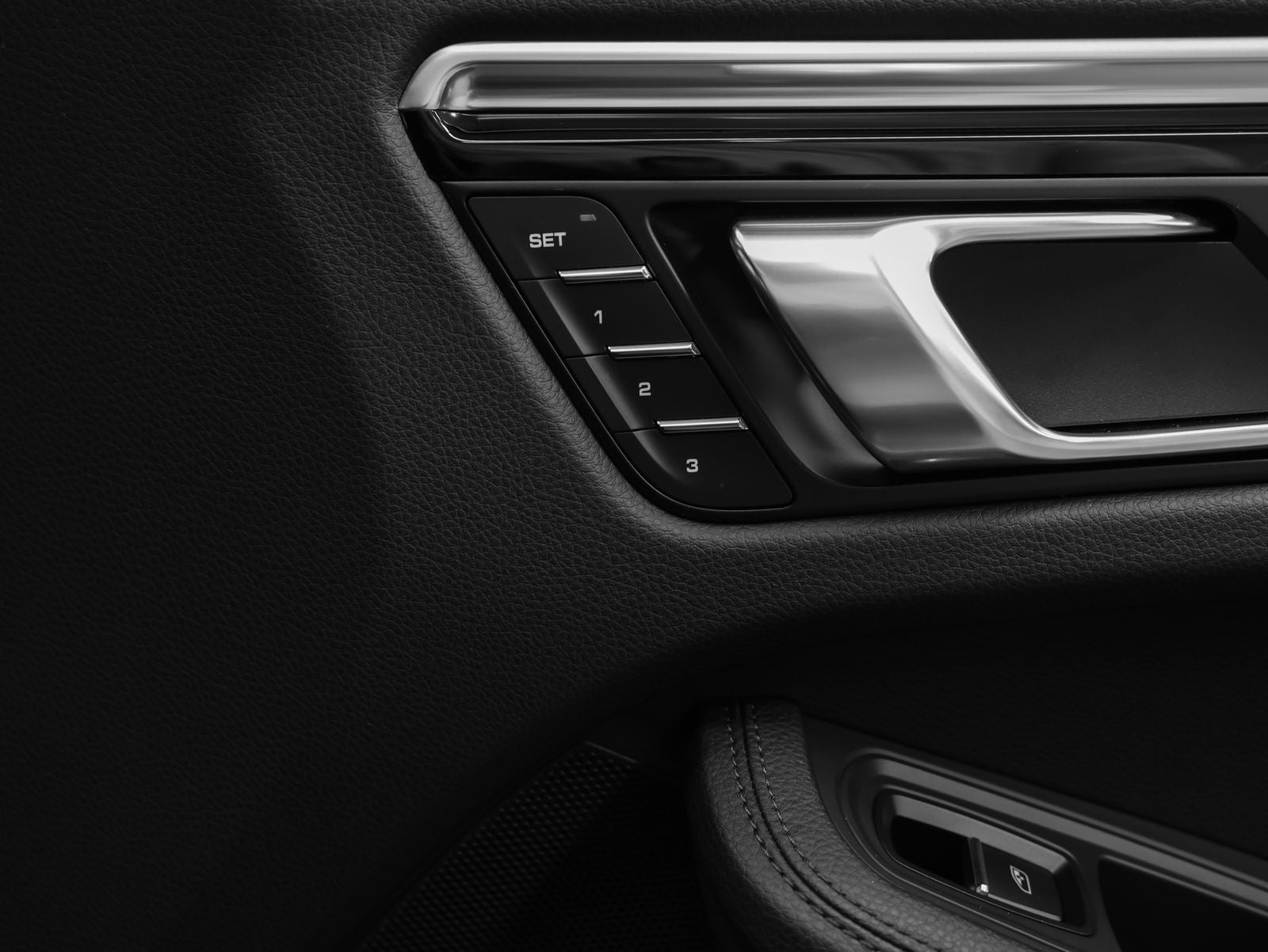 2023 Porsche Macan Base