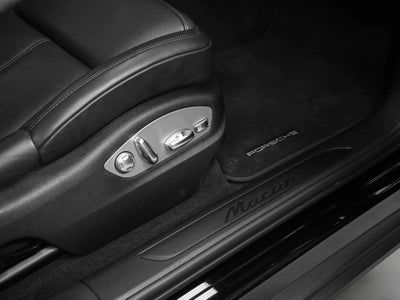 2023 Porsche Macan Base