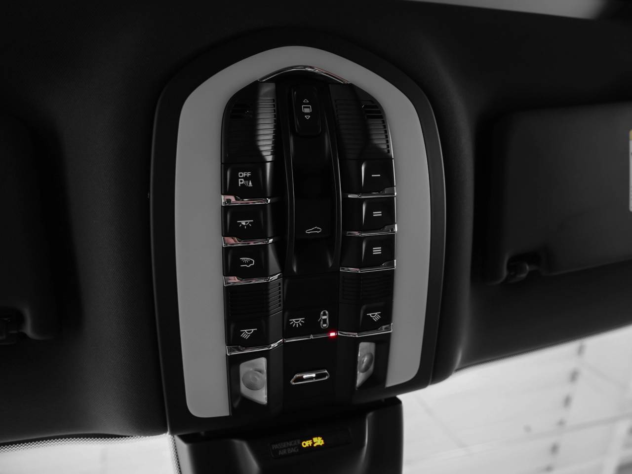 2023 Porsche Macan Base