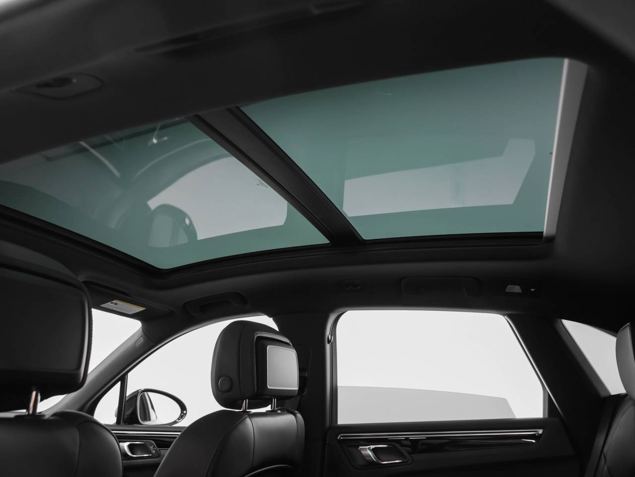 2023 Porsche Macan Base