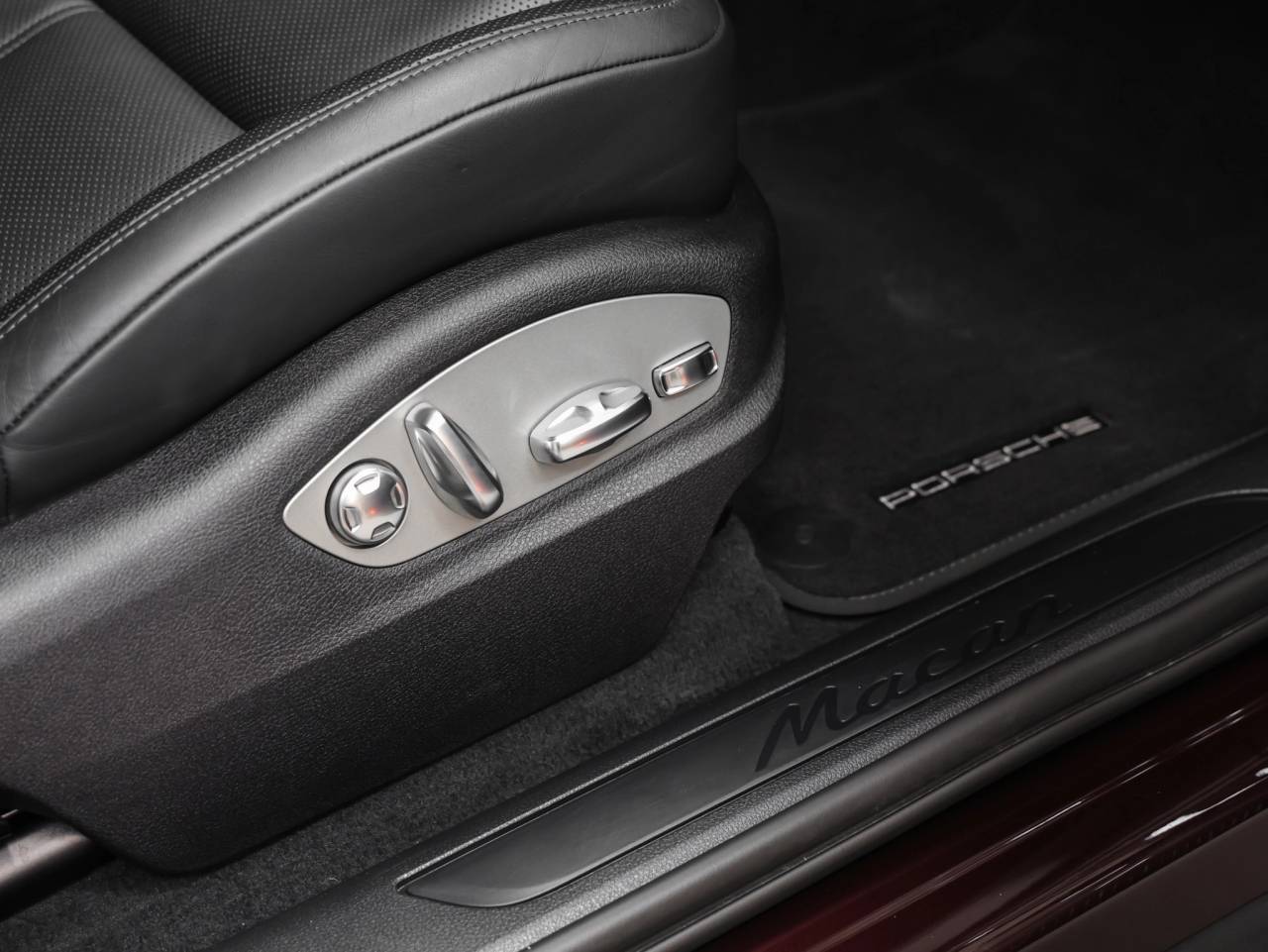 2024 Porsche Macan Base