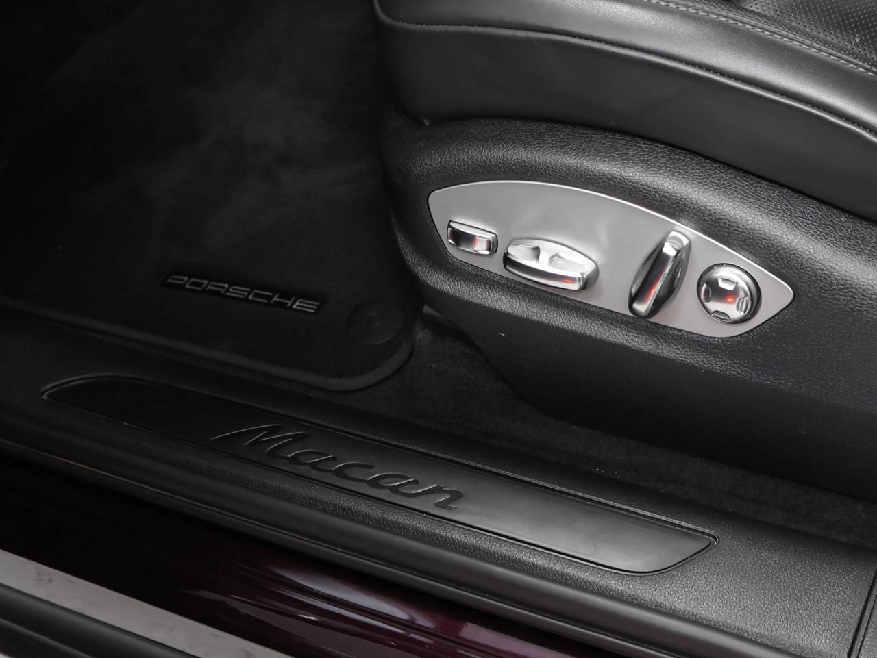 2024 Porsche Macan Base