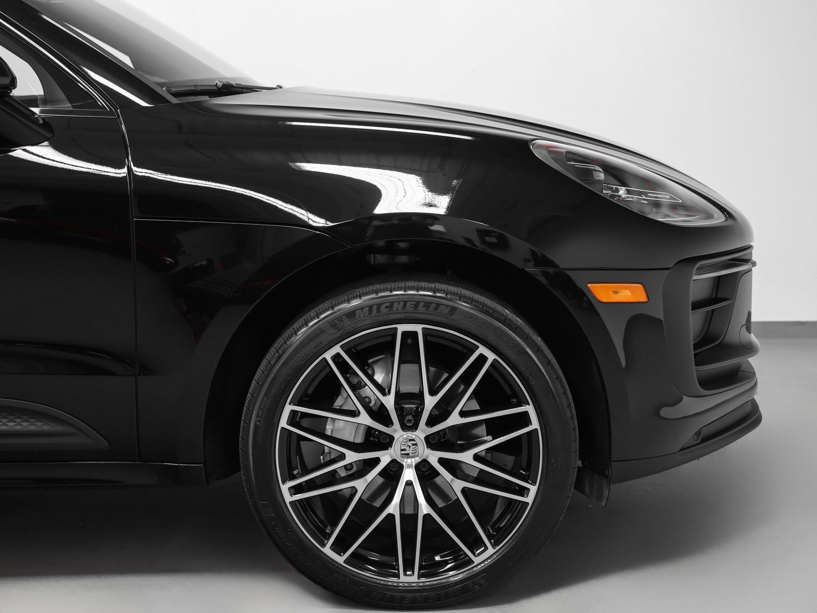 2023 Porsche Macan Base