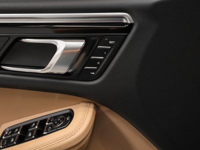 2023 Porsche Macan Base