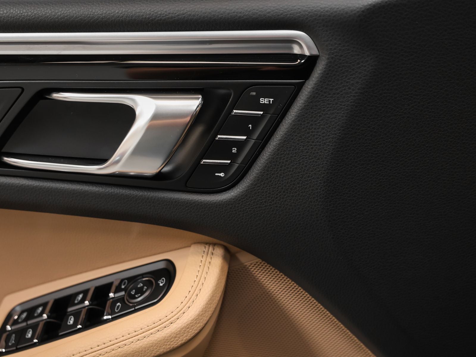 2023 Porsche Macan Base