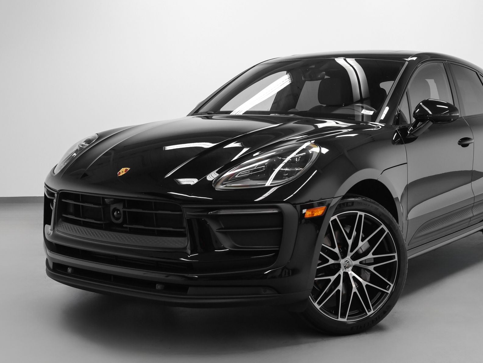 2023 Porsche Macan Base