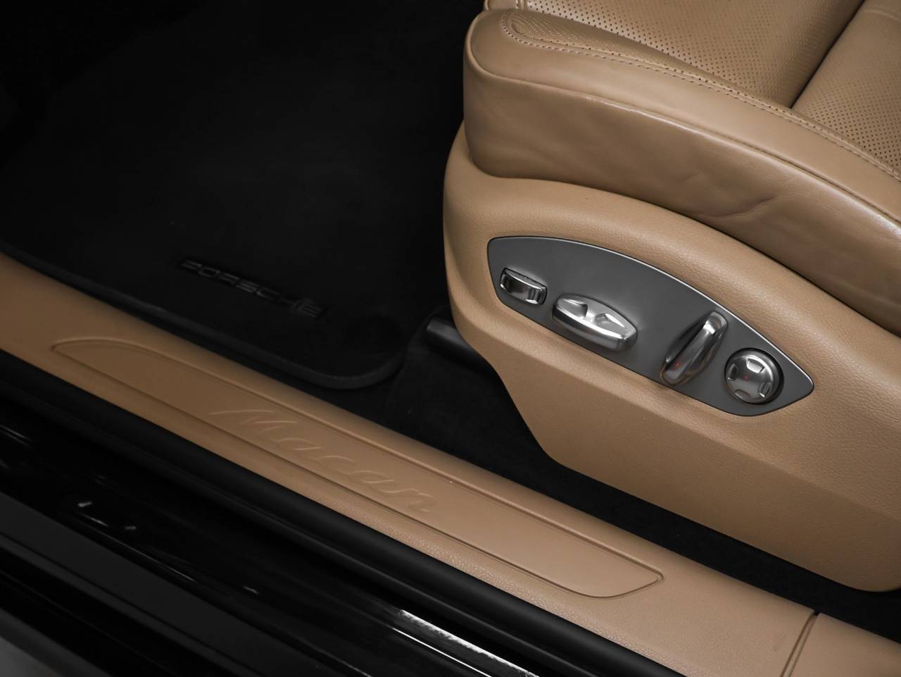 2023 Porsche Macan Base