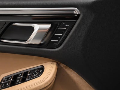 2023 Porsche Macan Base