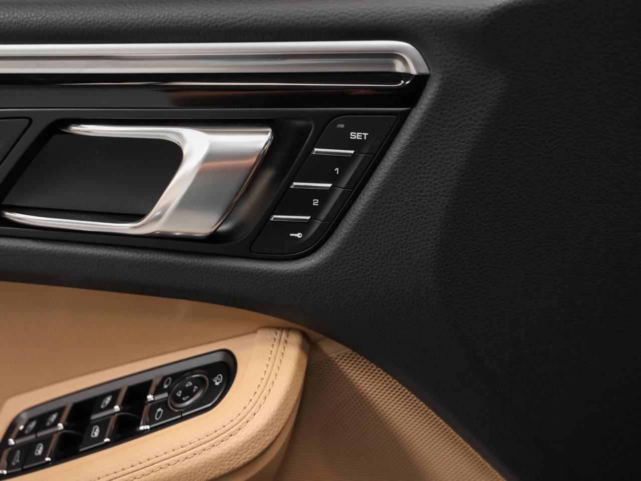 2023 Porsche Macan Base