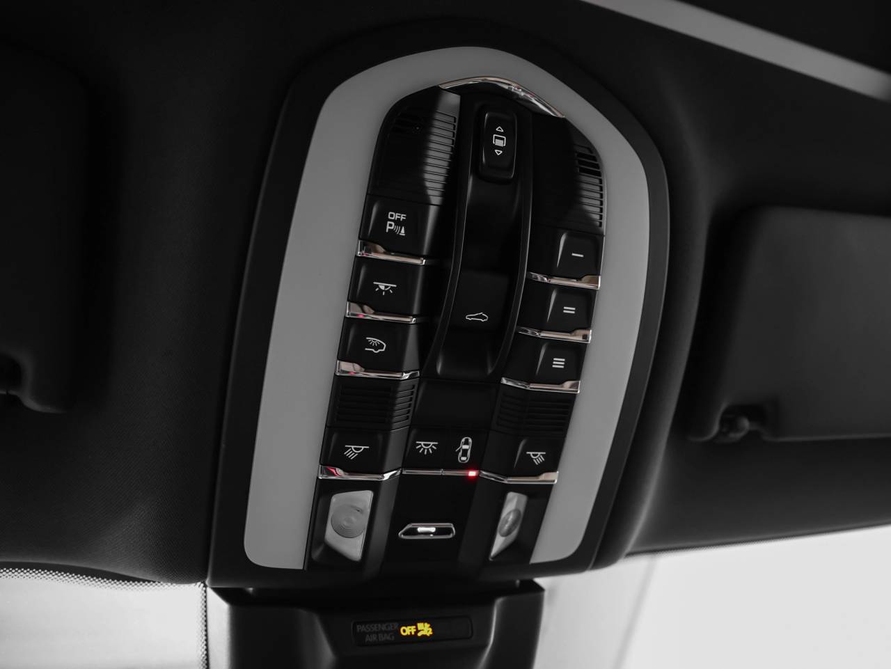 2023 Porsche Macan Base