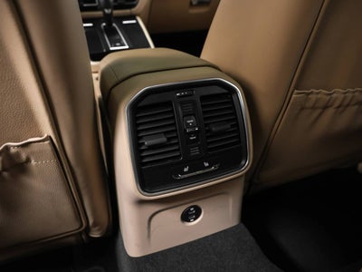 2023 Porsche Macan Base