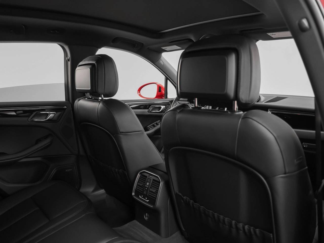 2025 Porsche Macan Base