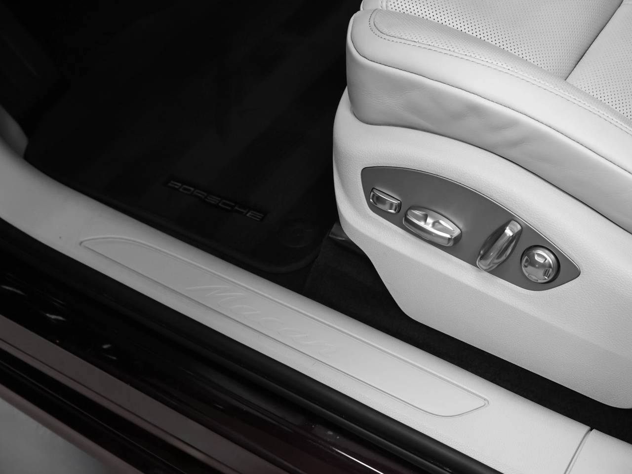 2024 Porsche Macan Base
