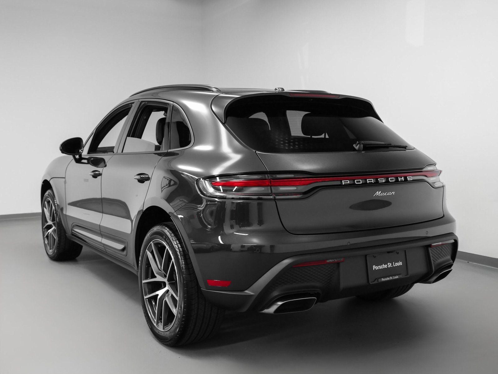 2025 Porsche Macan Base