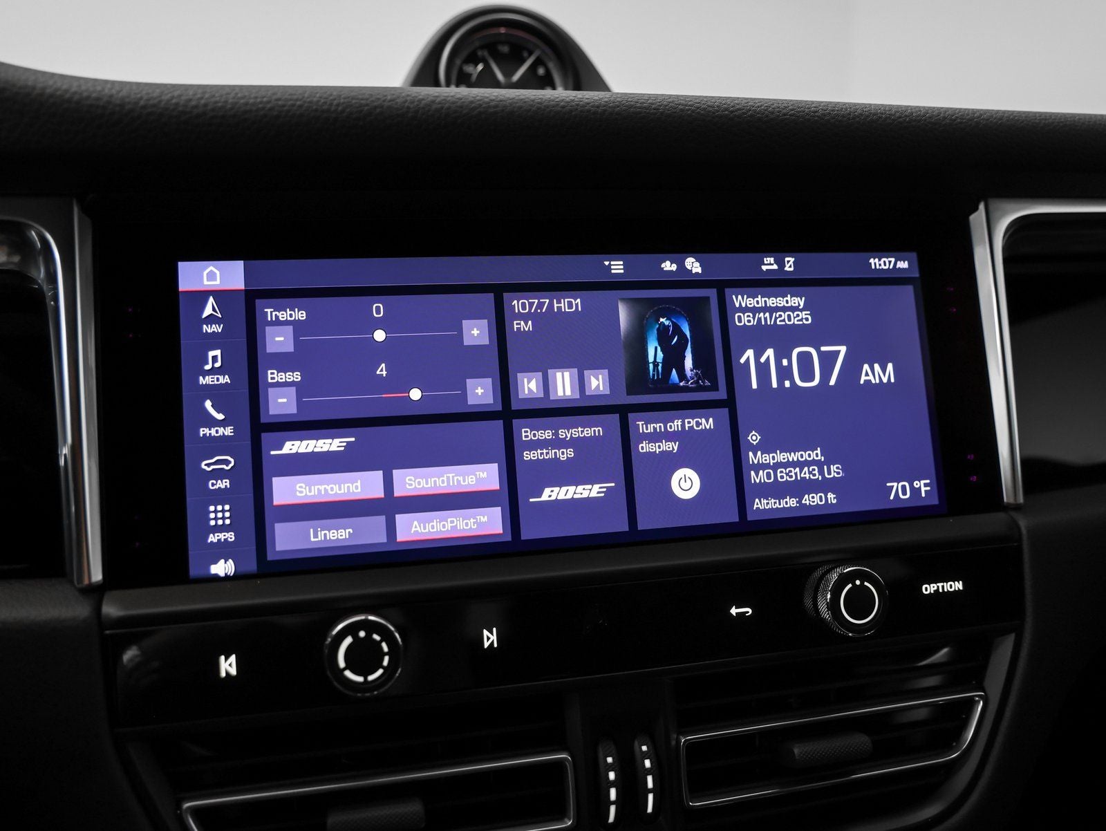 2025 Porsche Macan Base