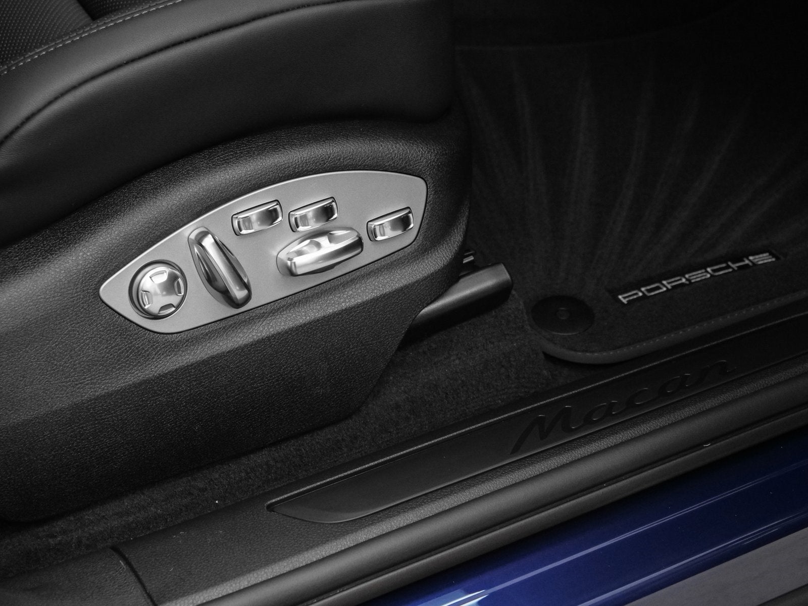 2025 Porsche Macan Base