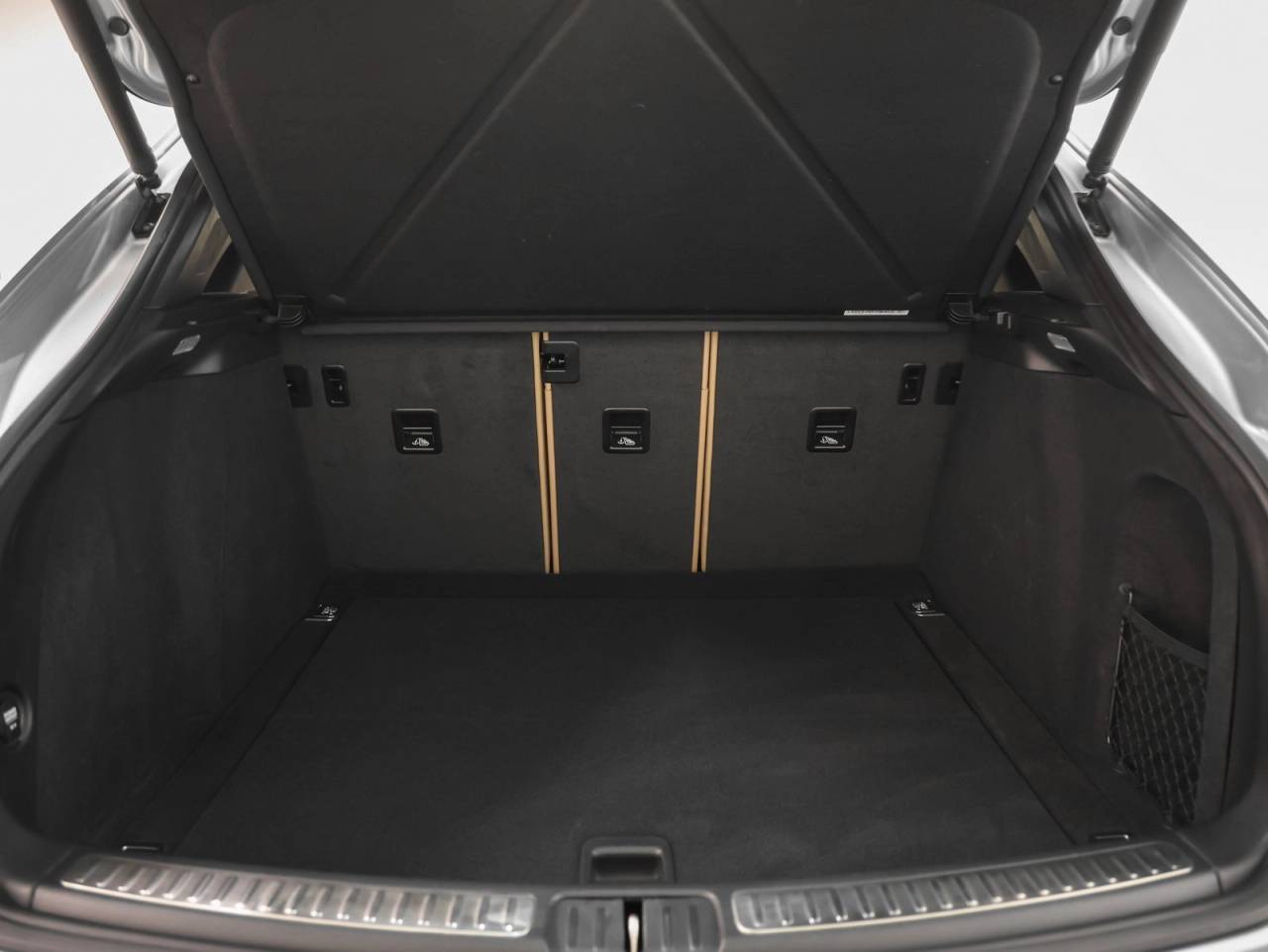 2021 Porsche Macan Macan