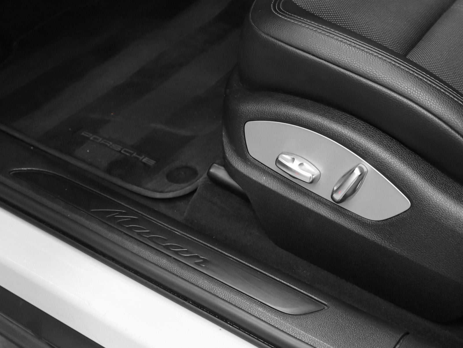 2022 Porsche Macan Macan