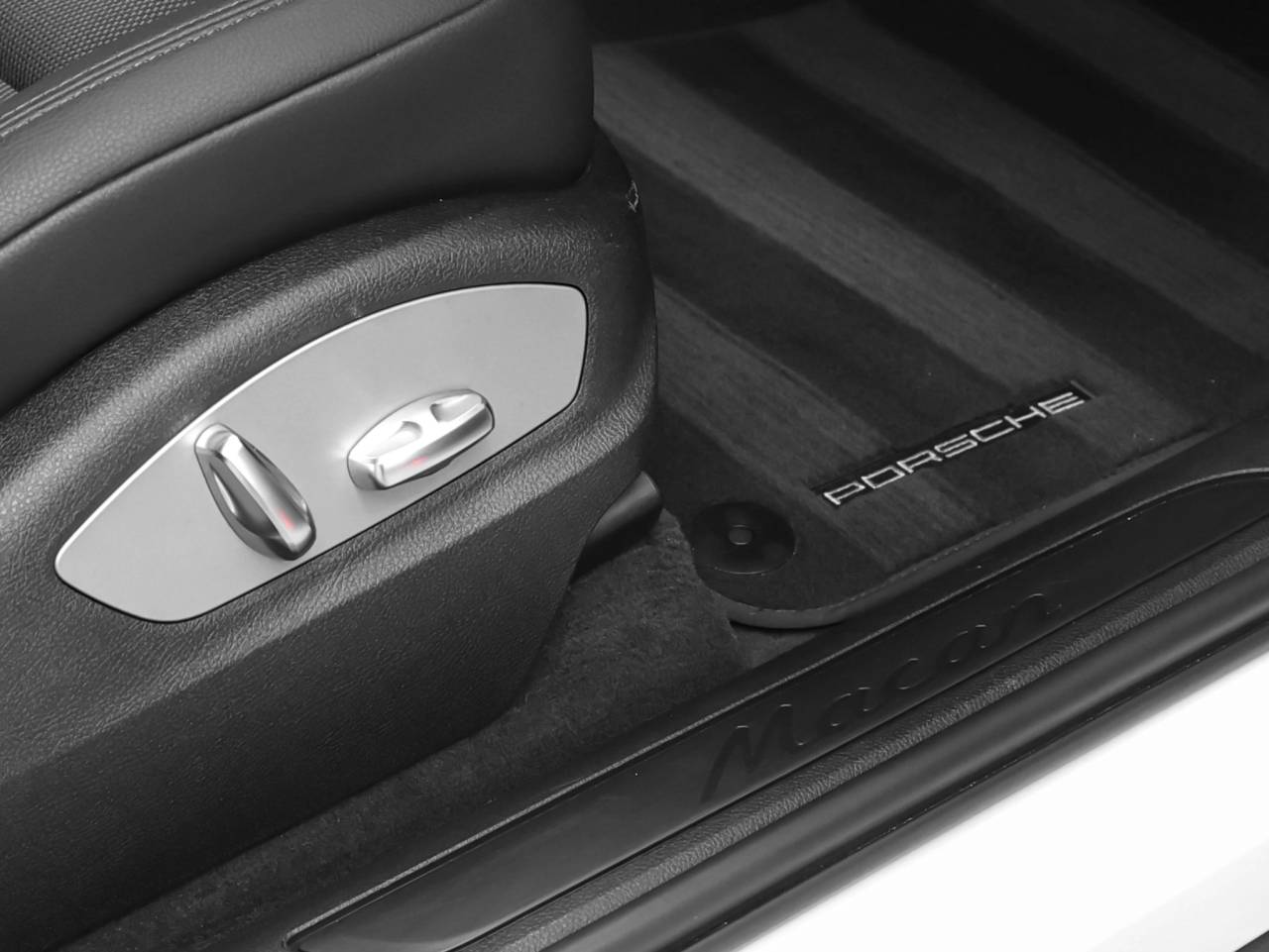 2022 Porsche Macan Macan