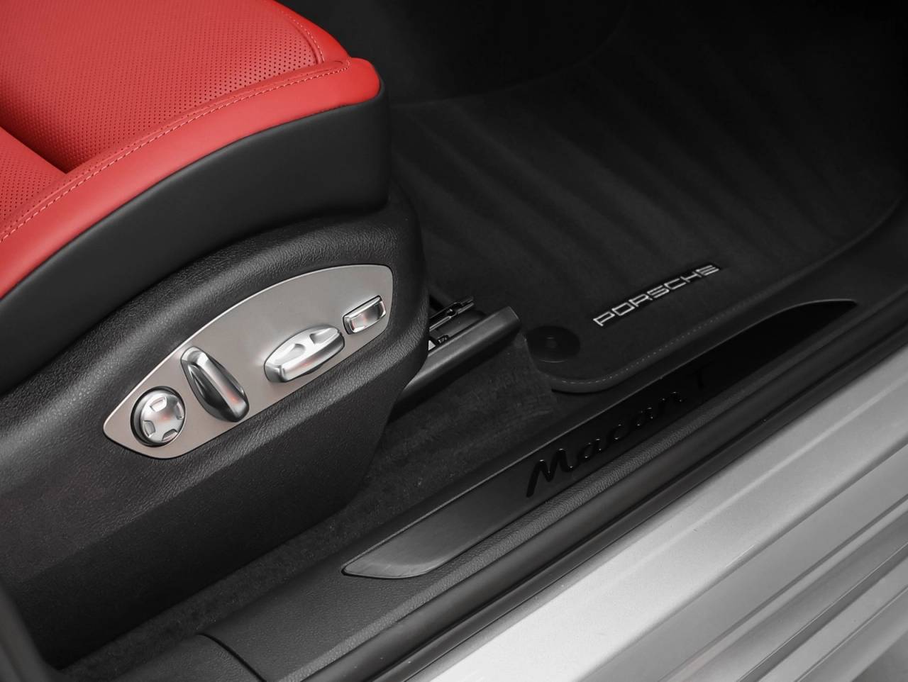 2026 Porsche Macan Macan T