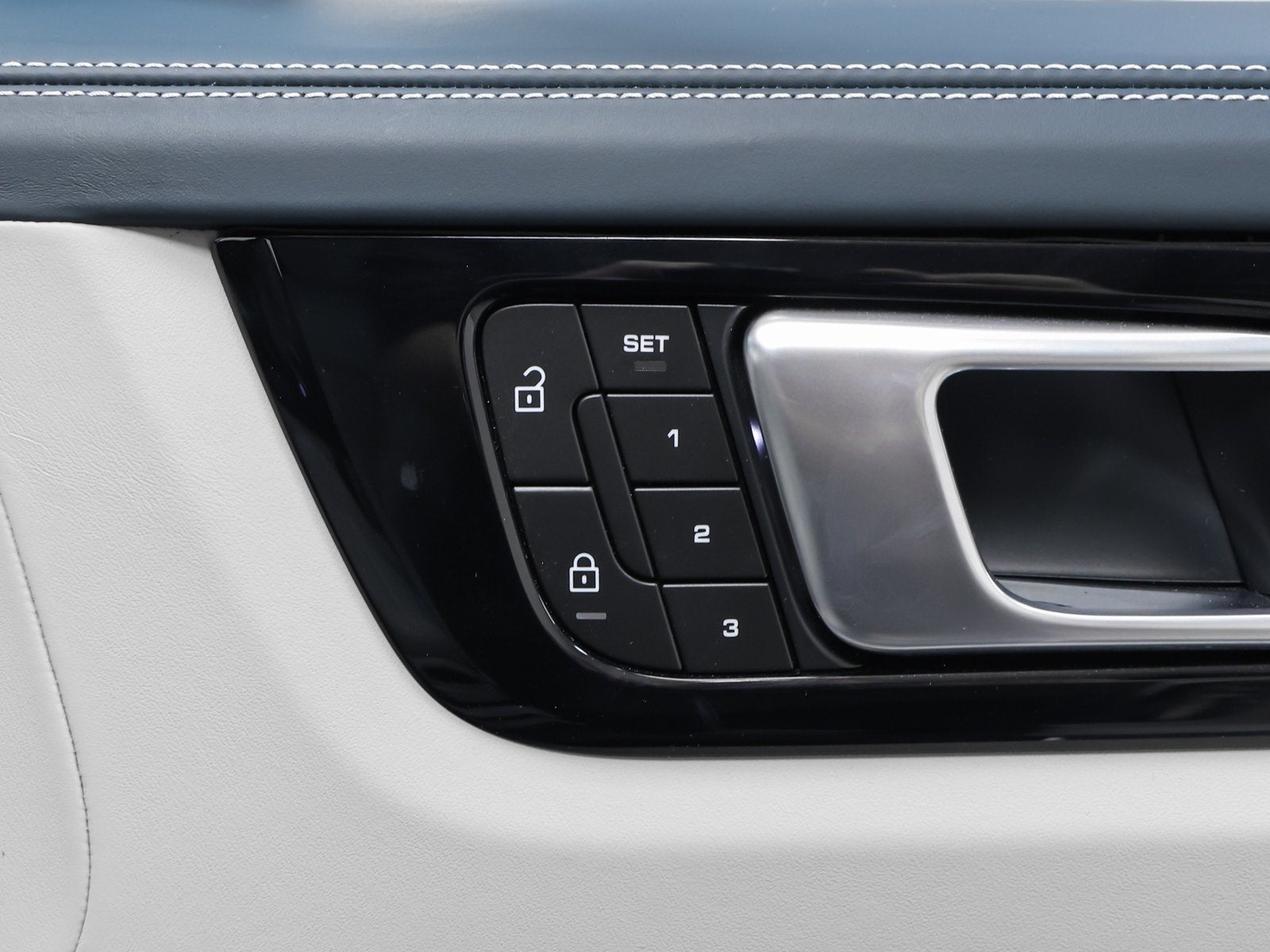 2023 Porsche Cayenne Cayenne Platinum Edition (MY23)