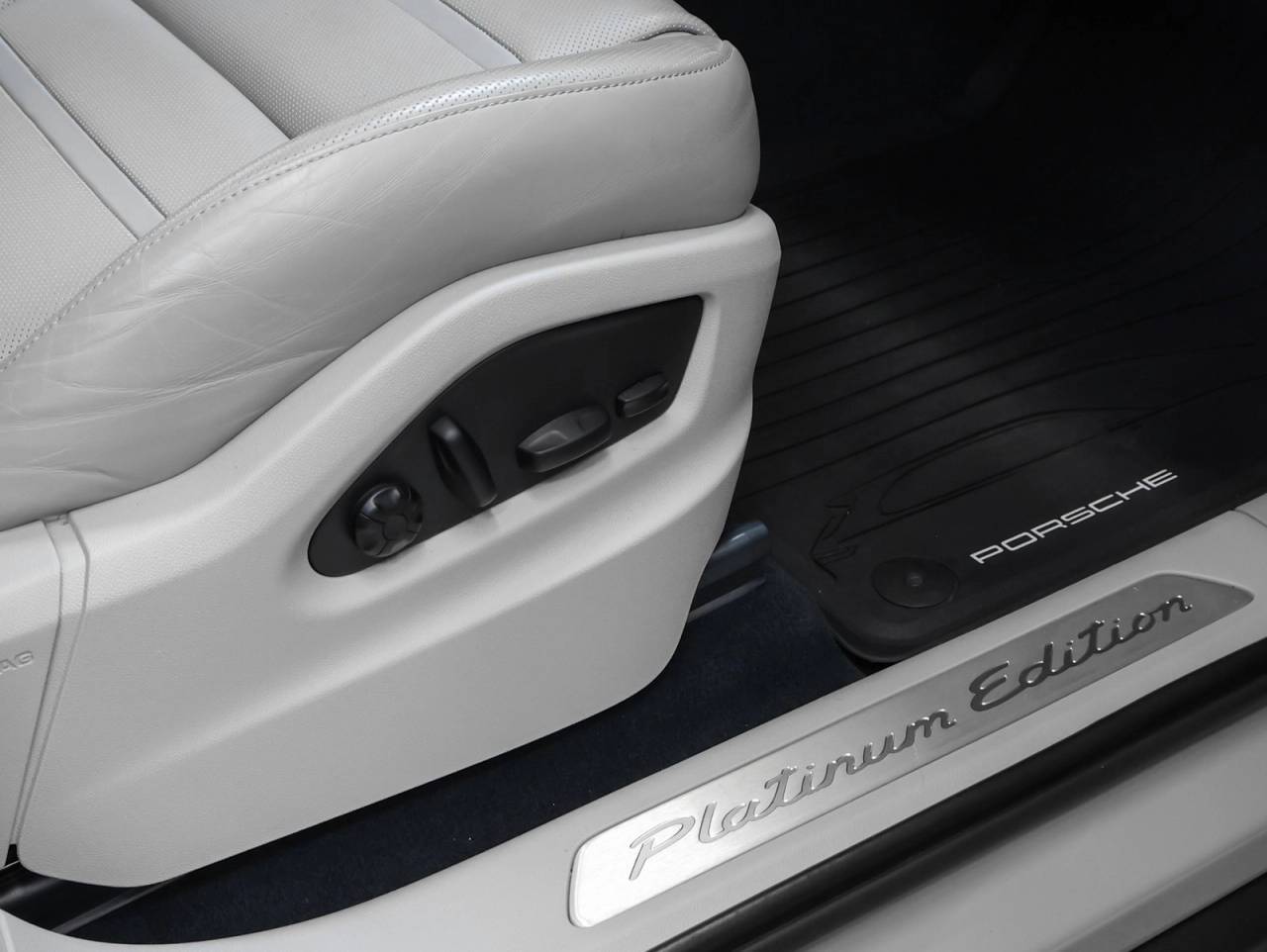 2023 Porsche Cayenne Cayenne Platinum Edition (MY23)