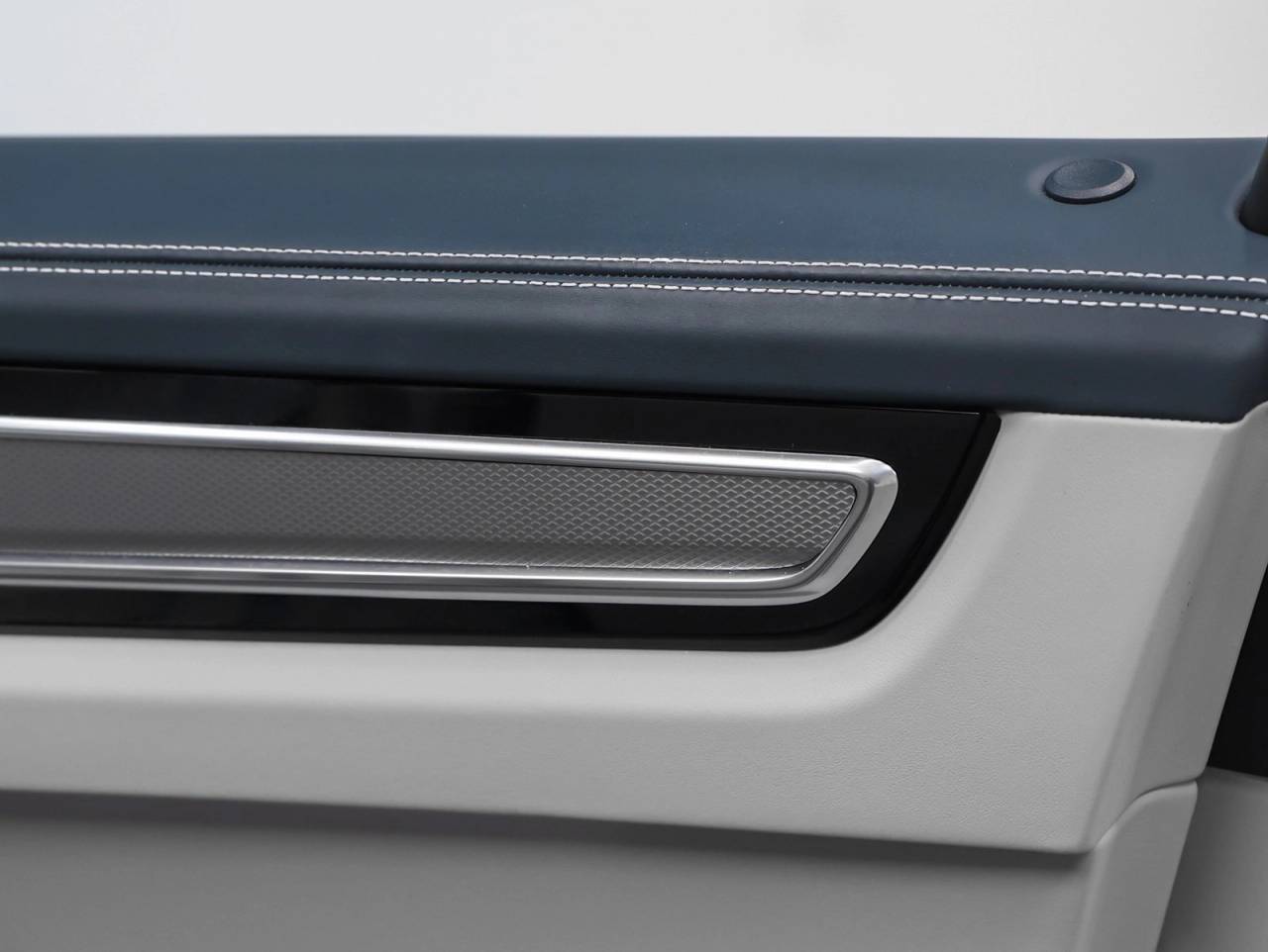 2023 Porsche Cayenne Cayenne Platinum Edition (MY23)