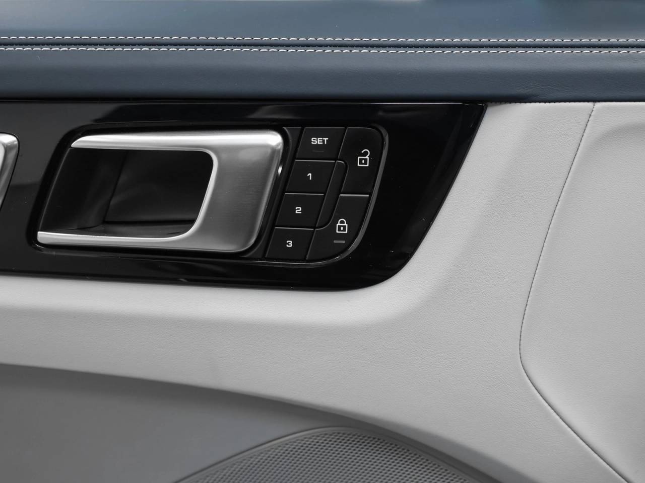 2023 Porsche Cayenne Cayenne Platinum Edition (MY23)