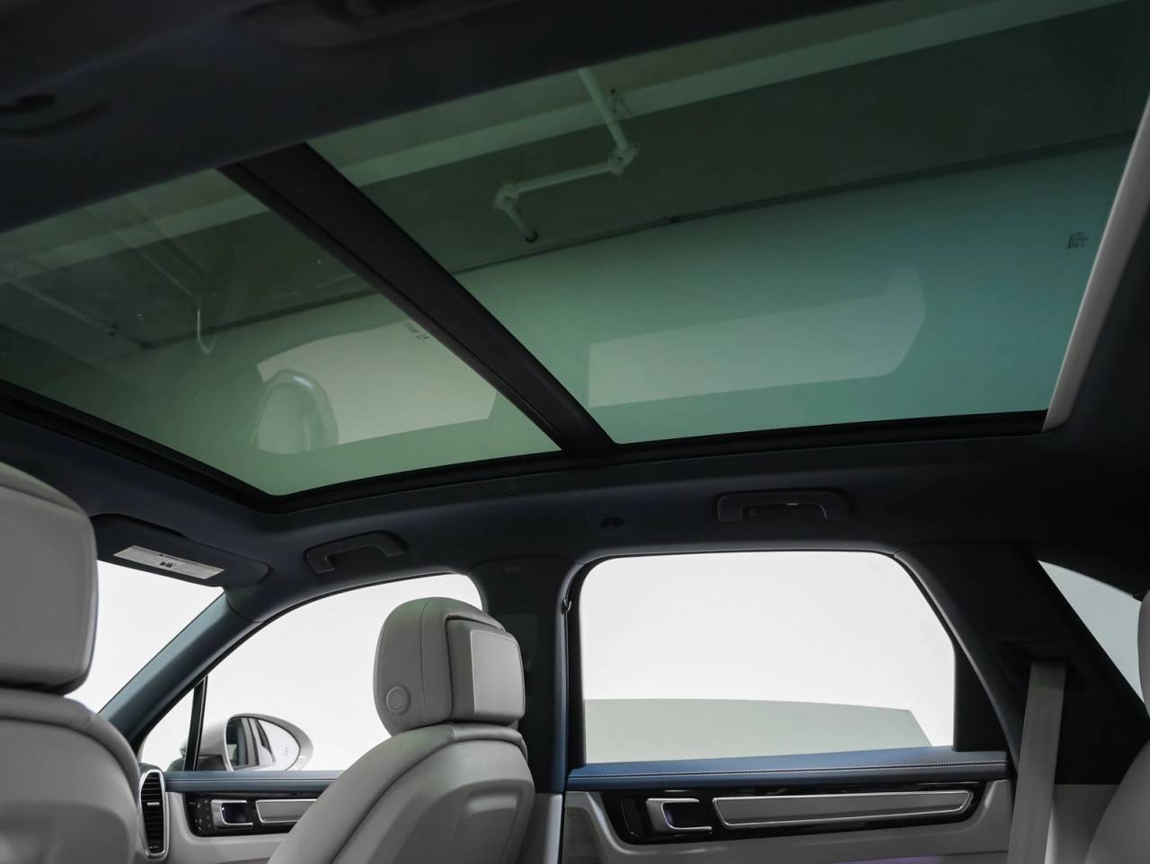 2023 Porsche Cayenne Cayenne Platinum Edition (MY23)