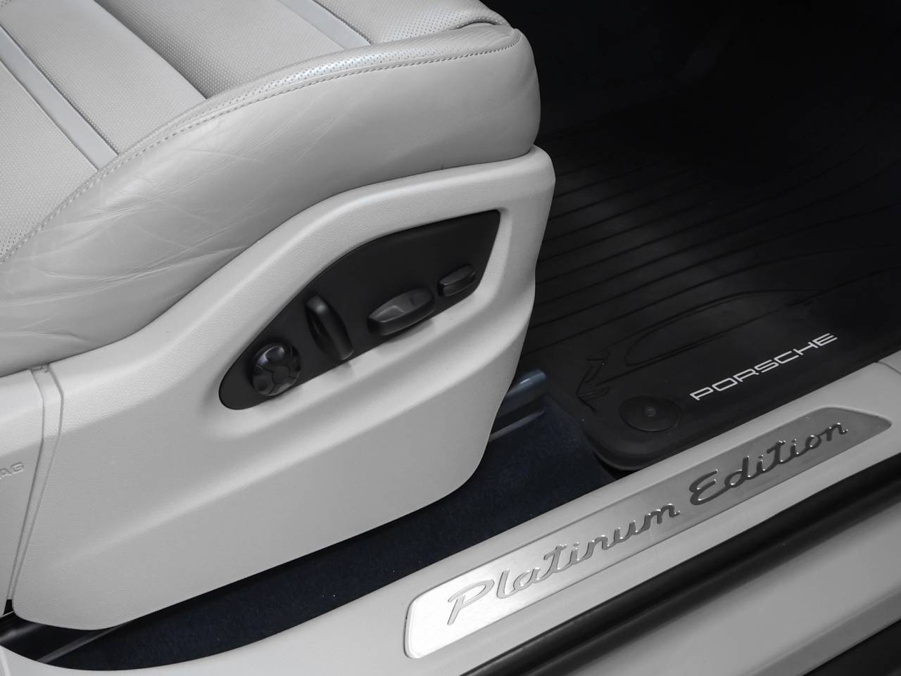 2023 Porsche Cayenne Cayenne Platinum Edition (MY23)