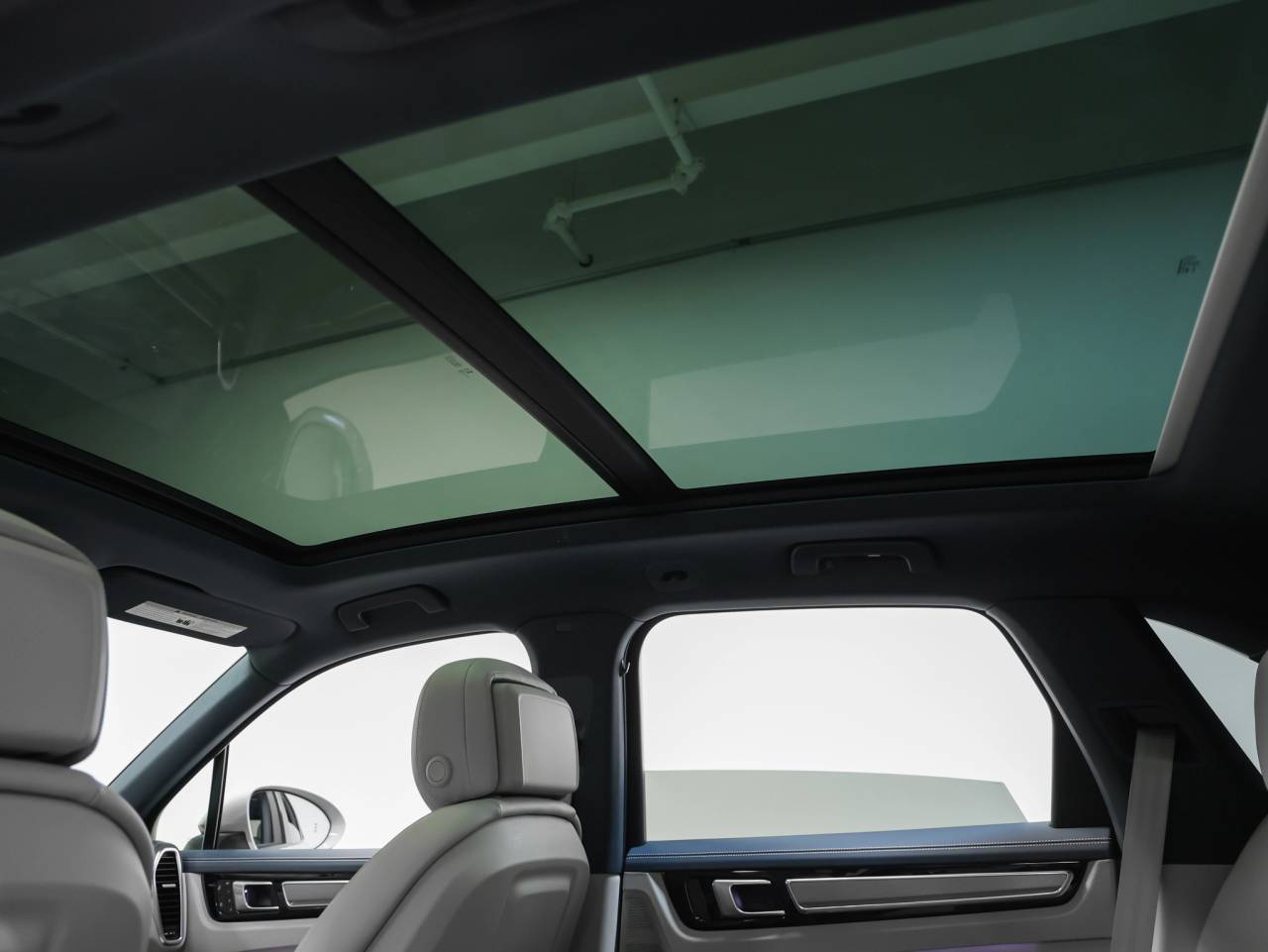 2023 Porsche Cayenne Cayenne Platinum Edition (MY23)