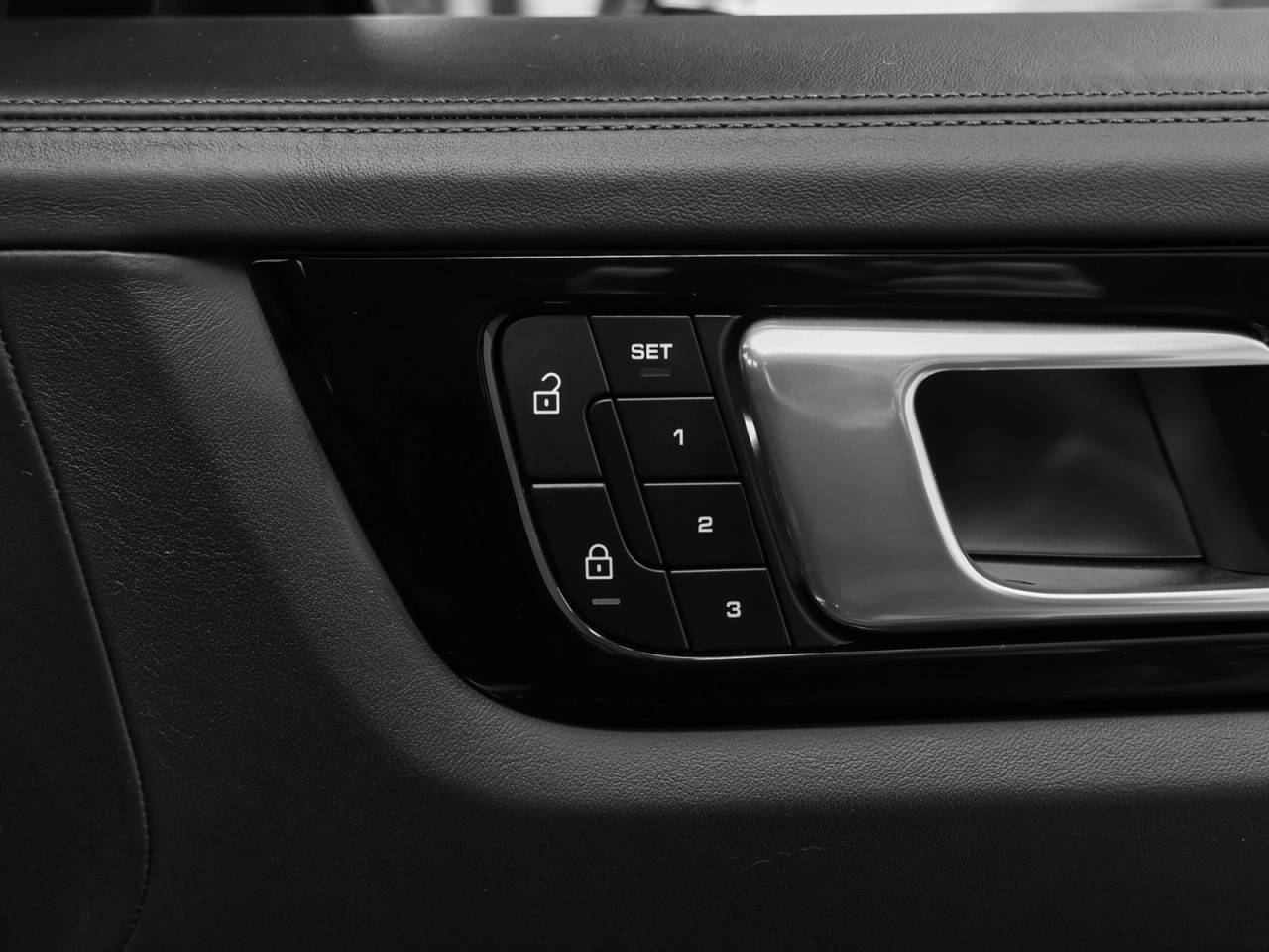 2023 Porsche Cayenne Cayenne Platinum Edition (MY23)