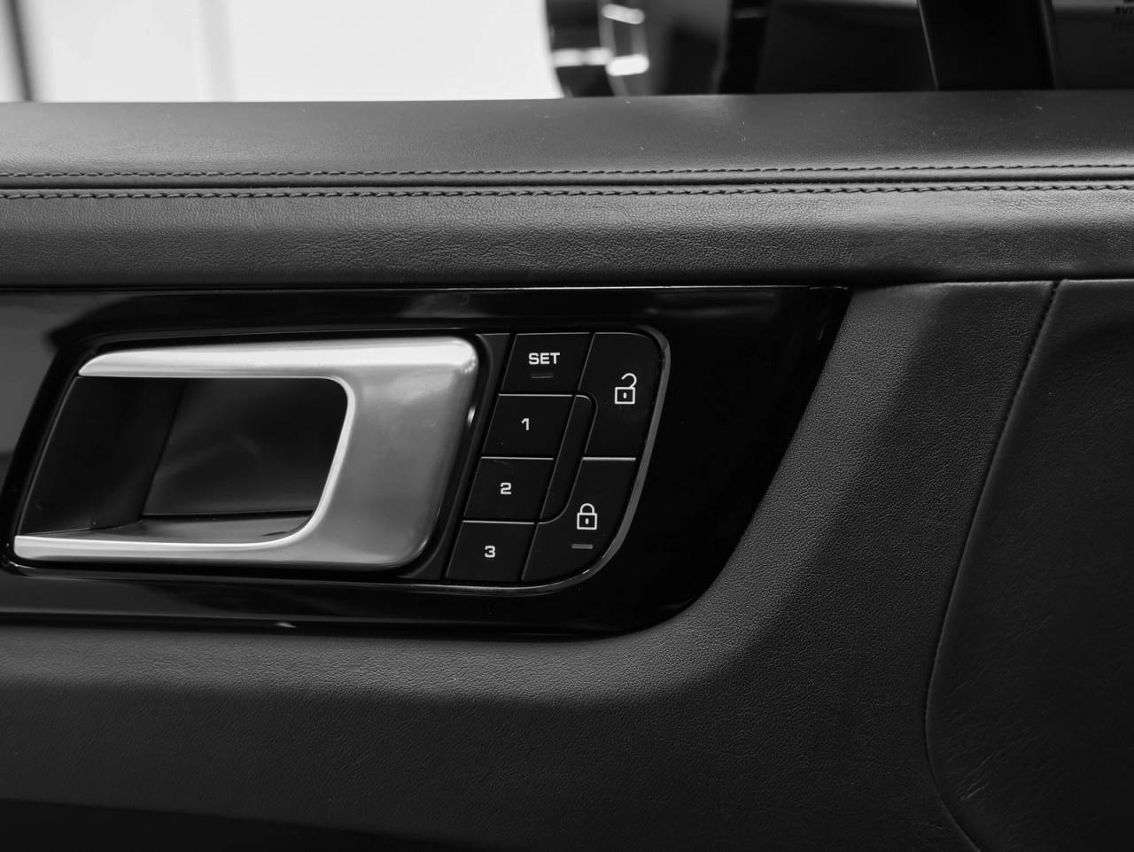 2023 Porsche Cayenne Cayenne Platinum Edition (MY23)