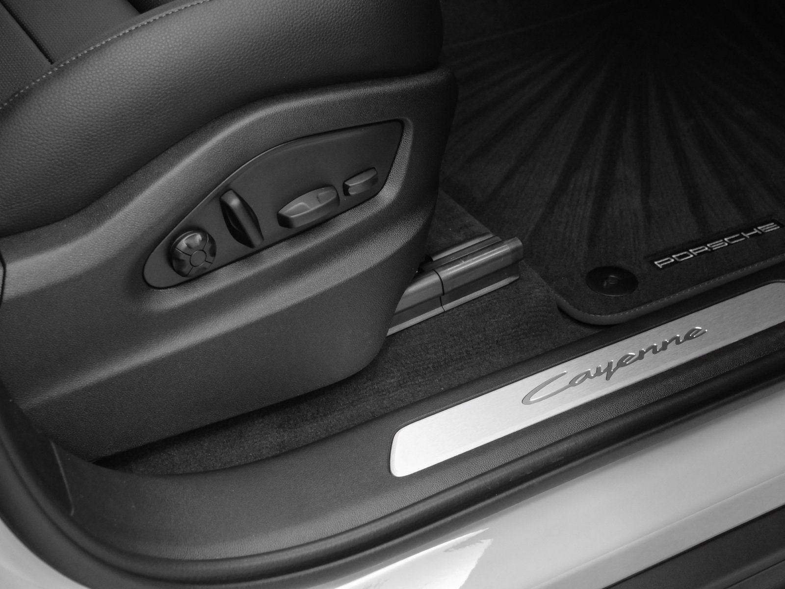 2025 Porsche Cayenne Base