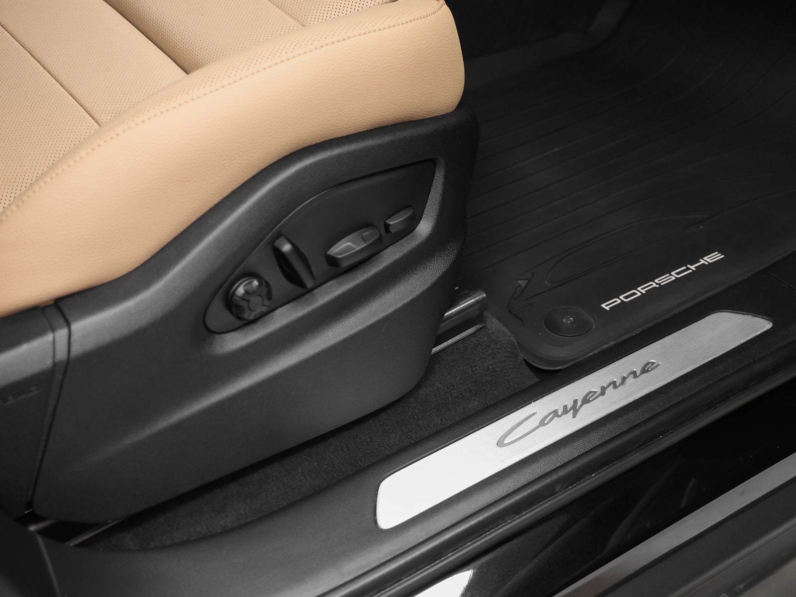 2025 Porsche Cayenne Base