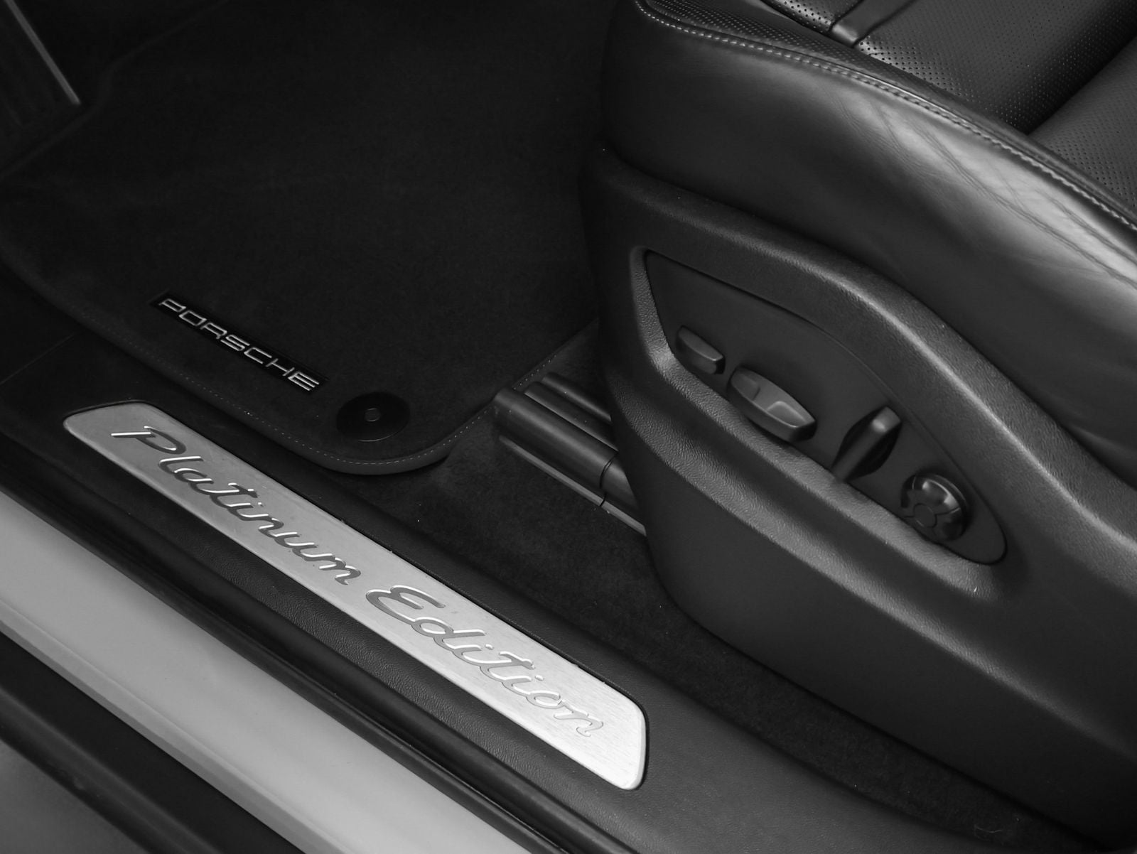 2023 Porsche Cayenne Platinum Edition