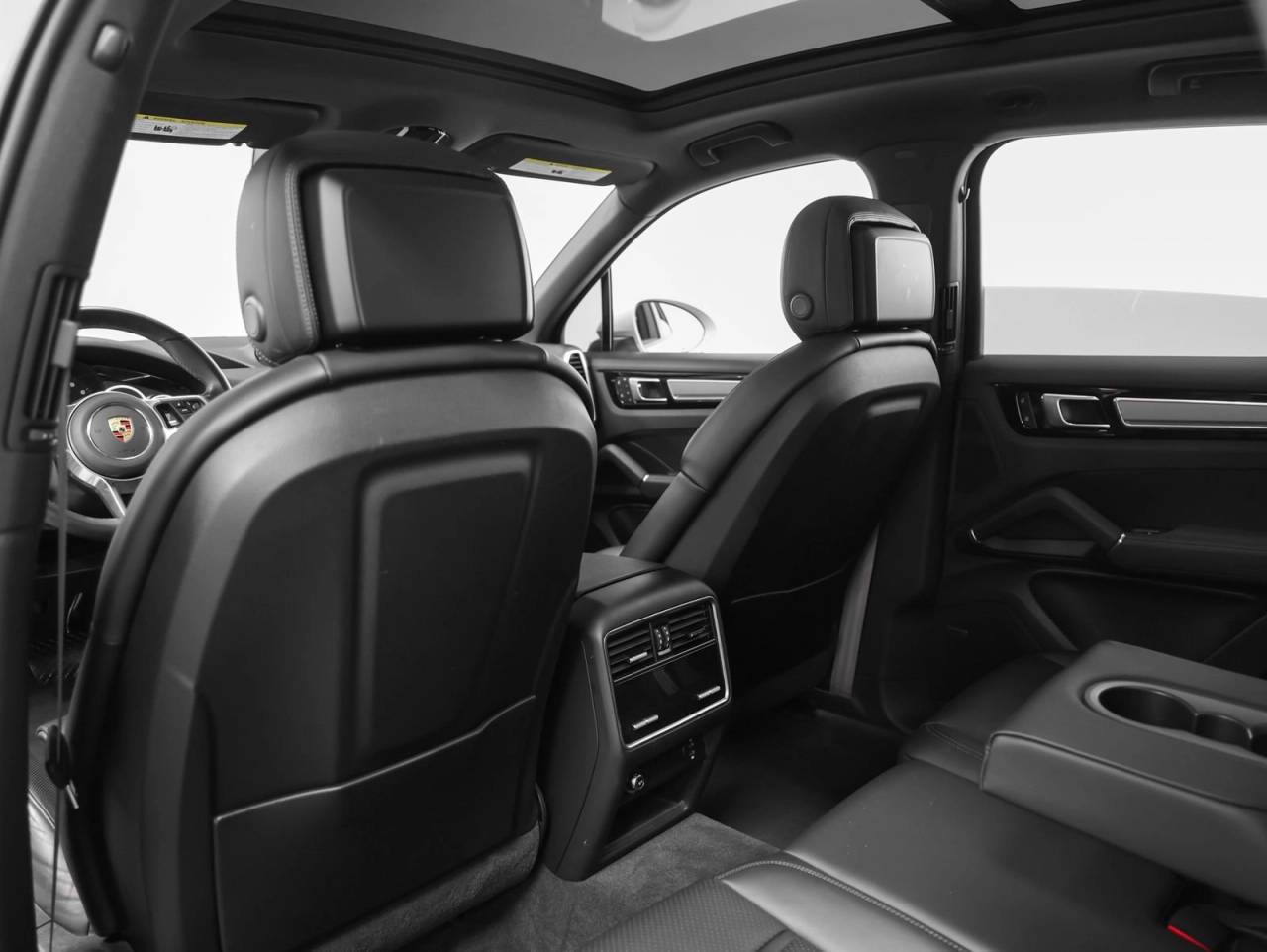 2023 Porsche Cayenne Platinum Edition