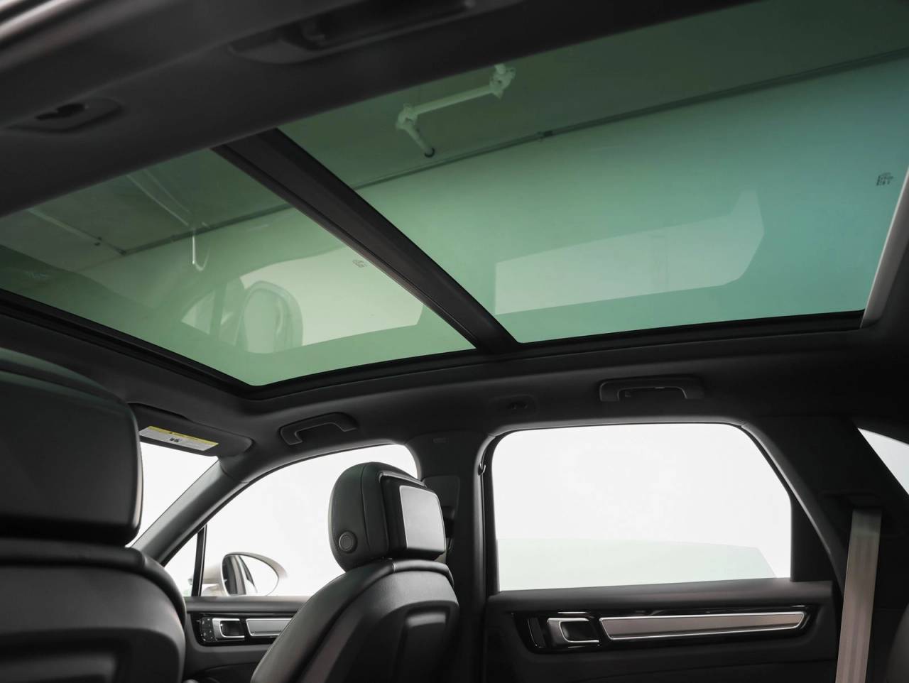 2022 Porsche Cayenne Cayenne Platinum Edition (MY22)