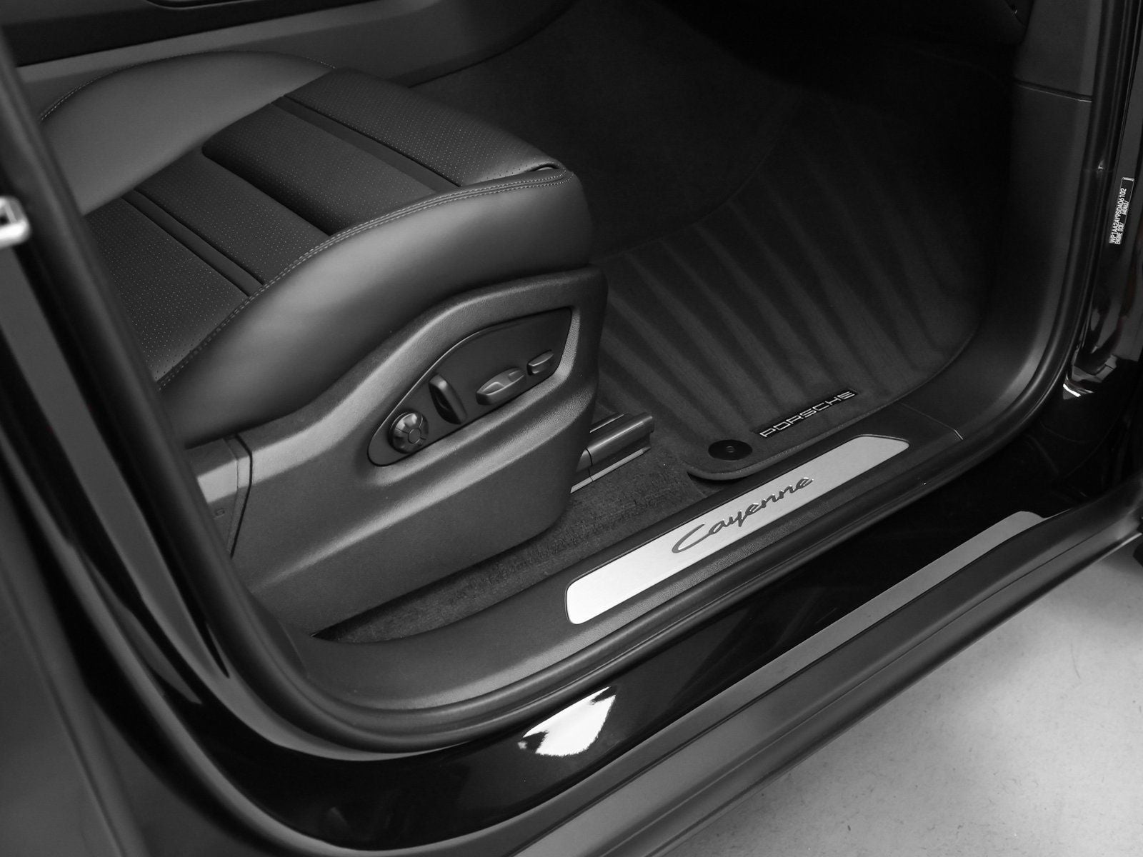 2025 Porsche Cayenne Base