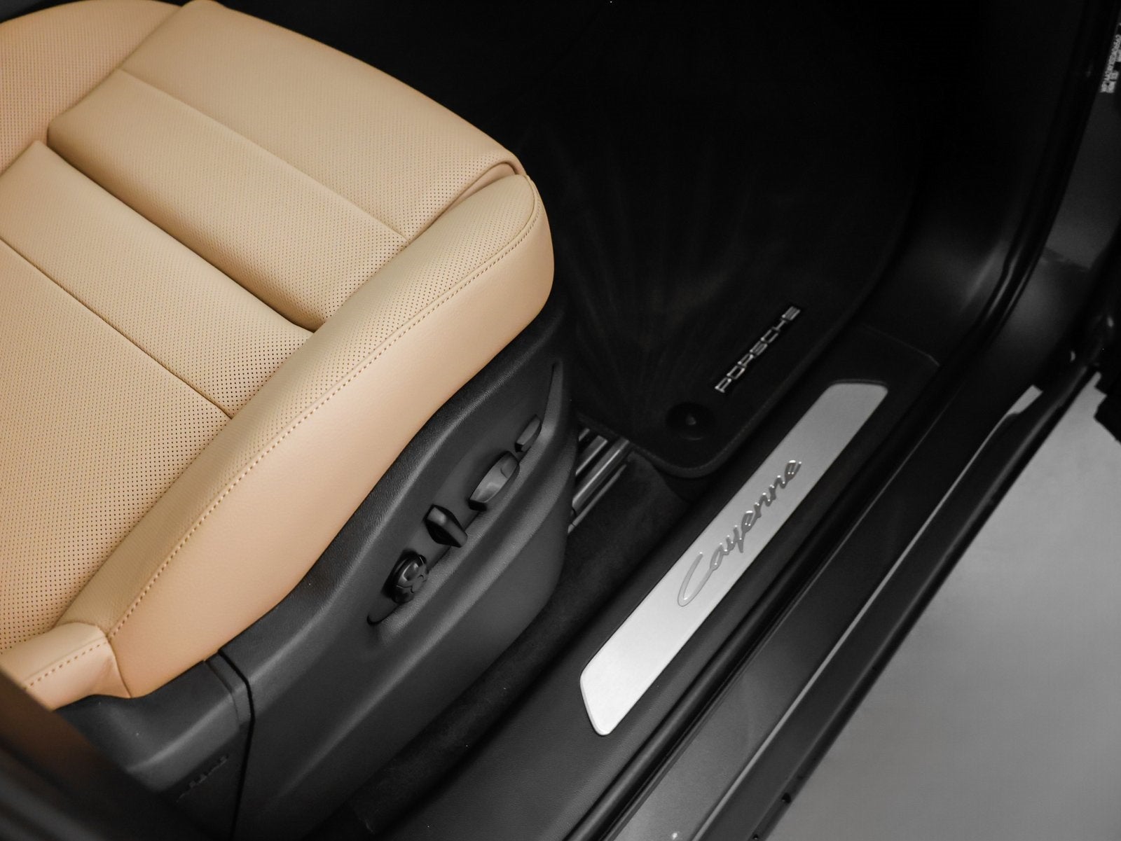 2025 Porsche Cayenne Base