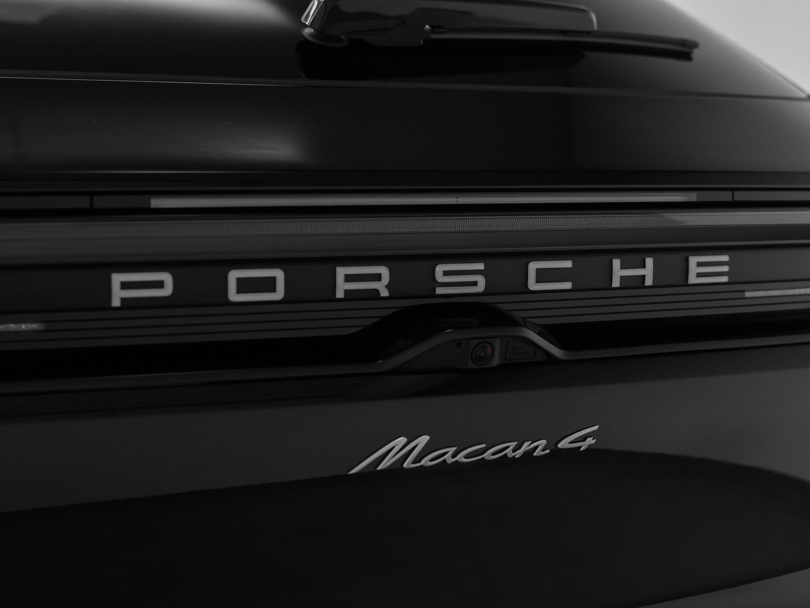 2025 Porsche Macan 4 Electric